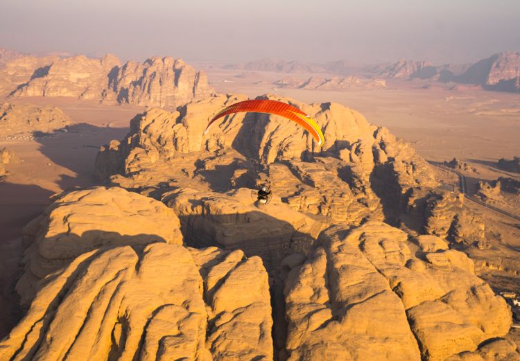 Der erste Flug der Geschichte über der verschollenen Stadt Petra