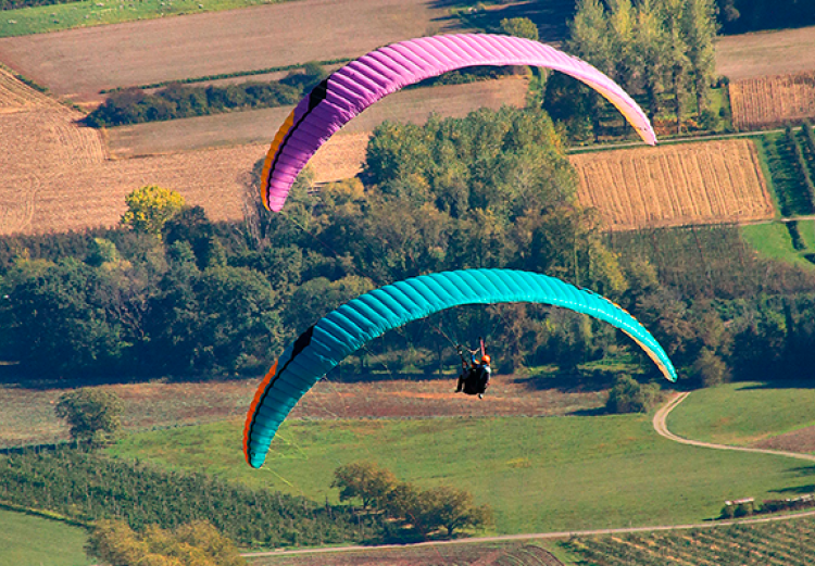 “À chacun son envol”: paragliding as a space for well-being and confidence